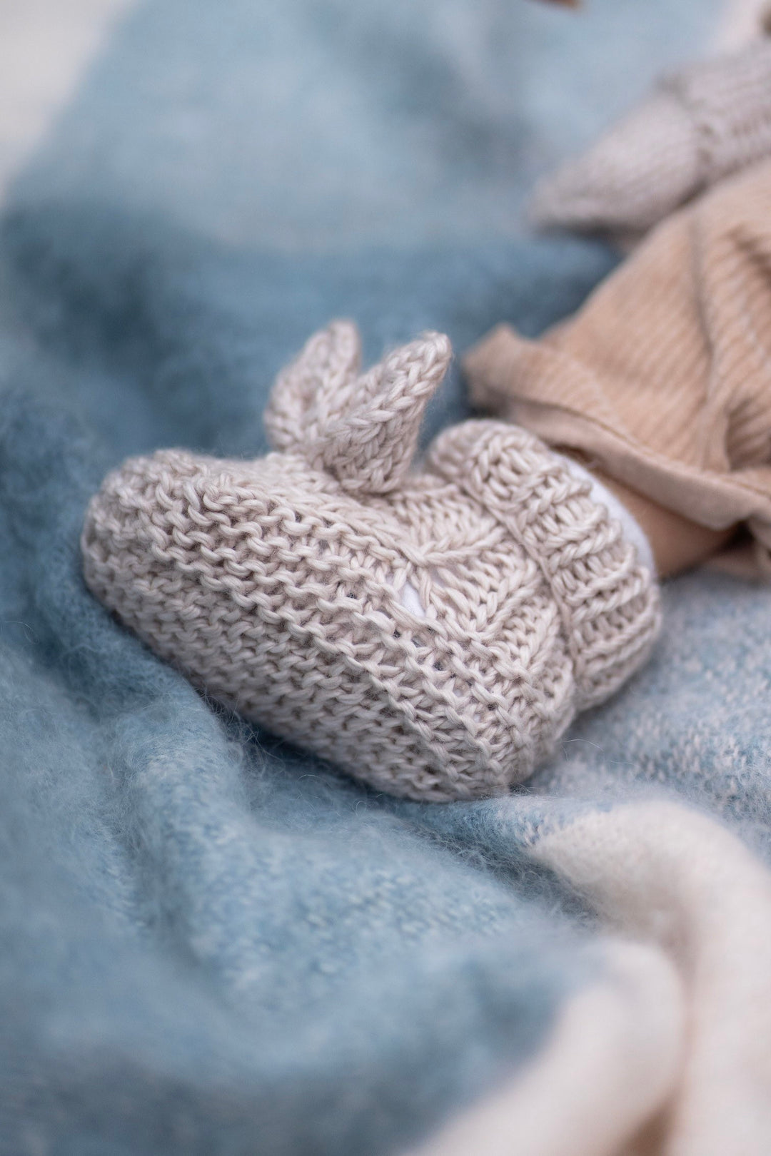 Acorn Cottontail Booties - Oatmeal