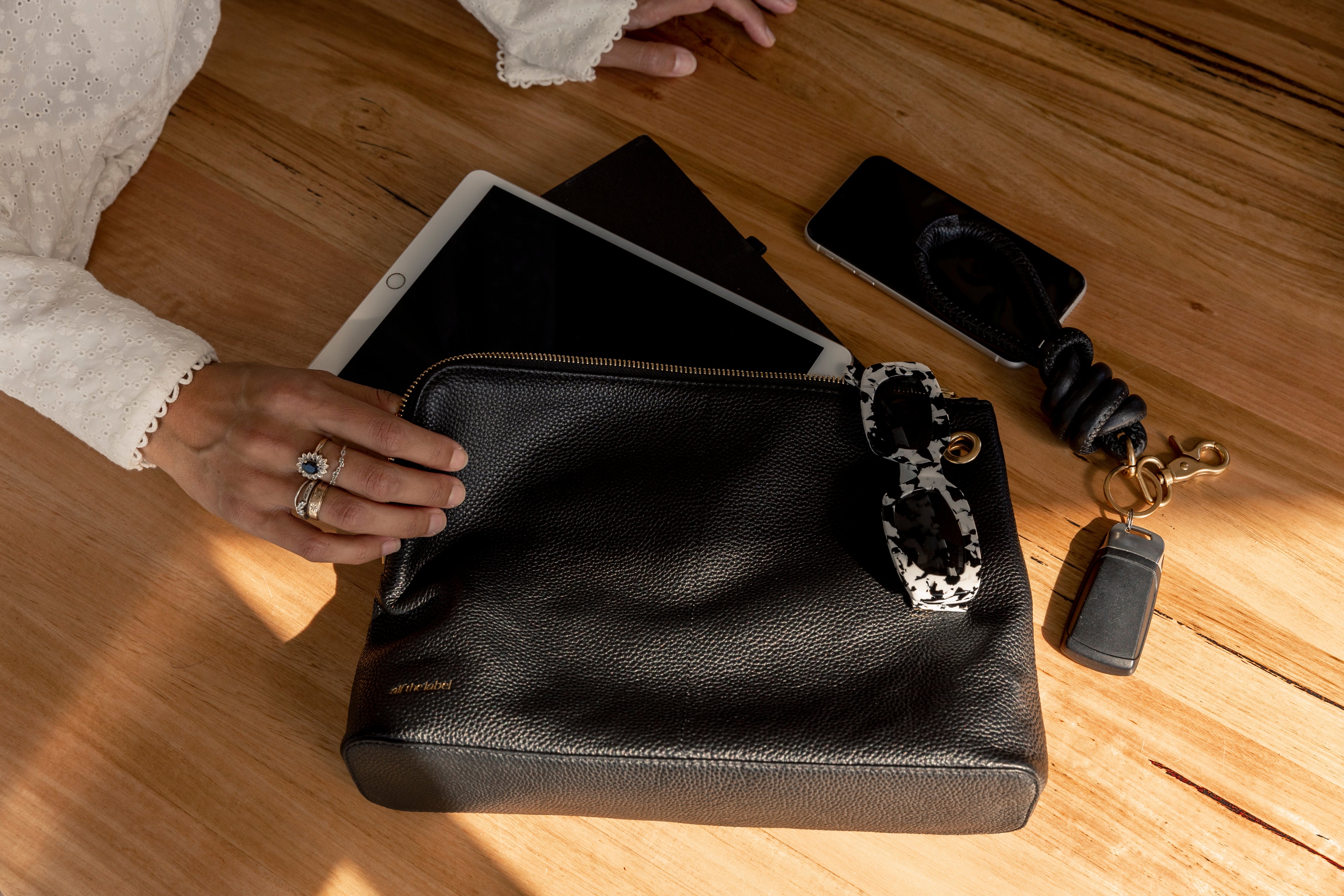 Luxe Grande Pouch - Black