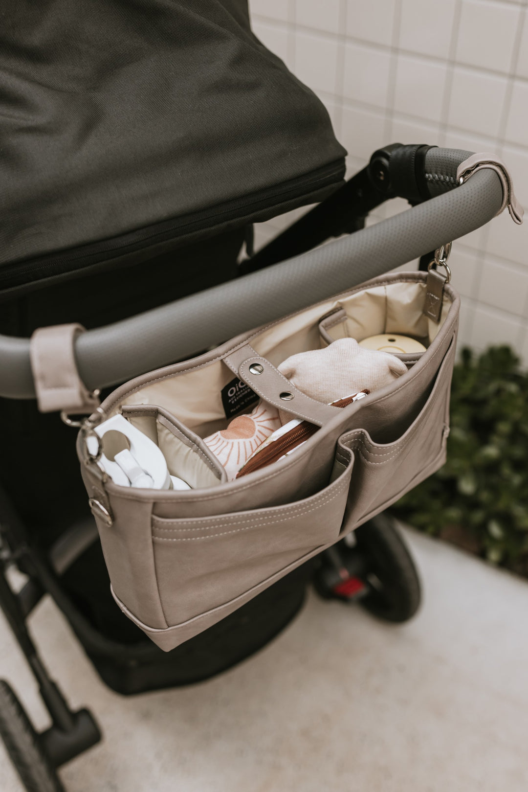 OiOi Stroller Organiser - Taupe