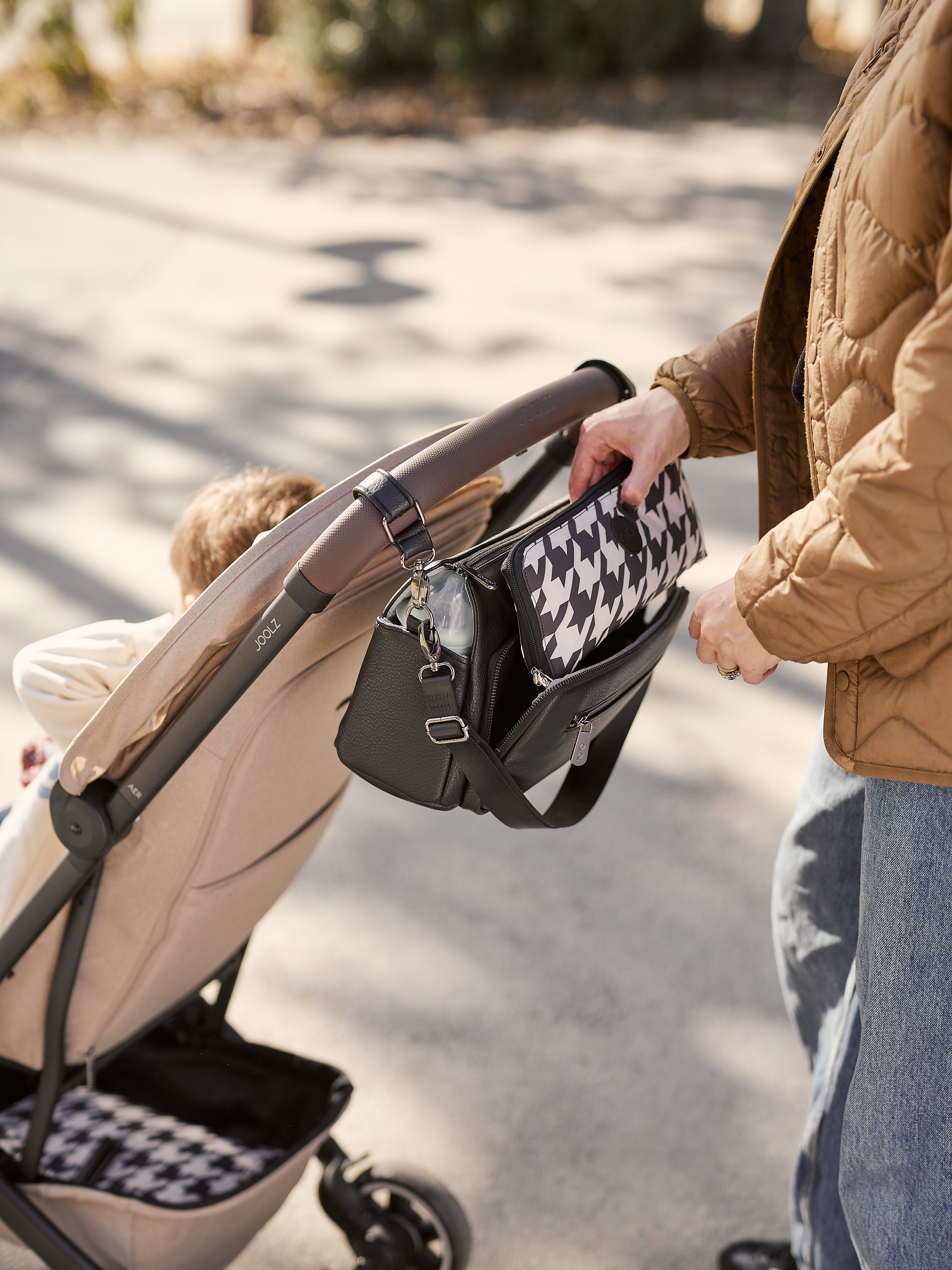 OiOi Multitasker Stroller Organiser - Black