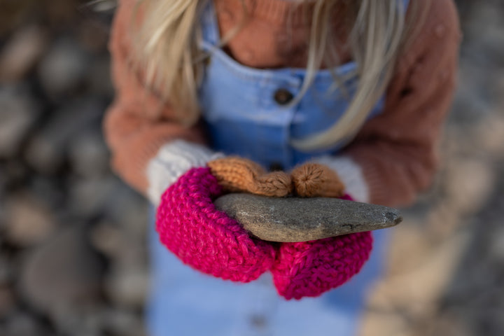 Acorn Wilderness Mittens Fuschia