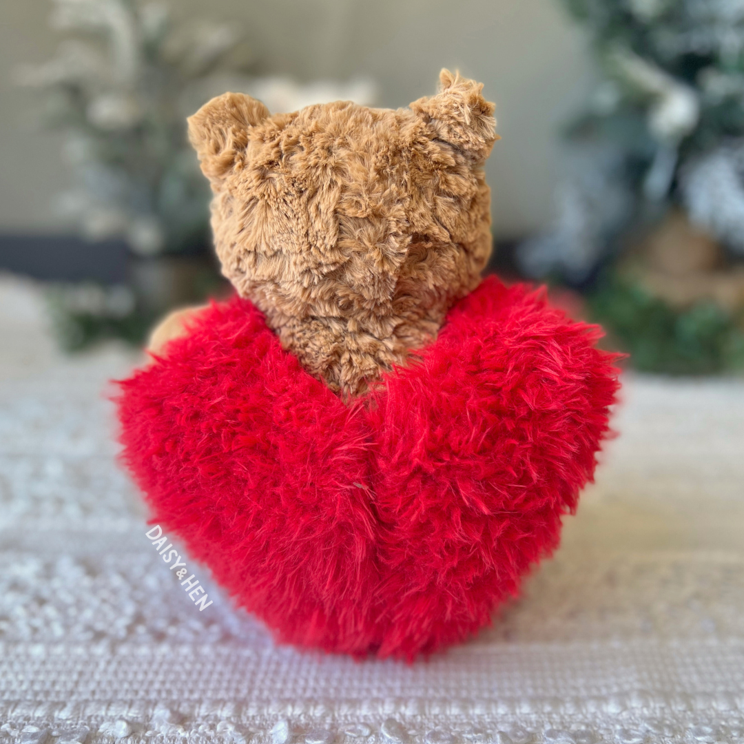 Jellycat Bartholomew Bear Heartthrob – Daisy and Hen