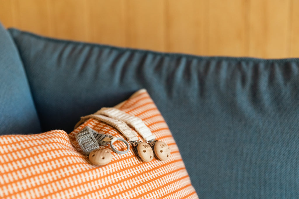 Knitted Pacifier Clip - Vanilla