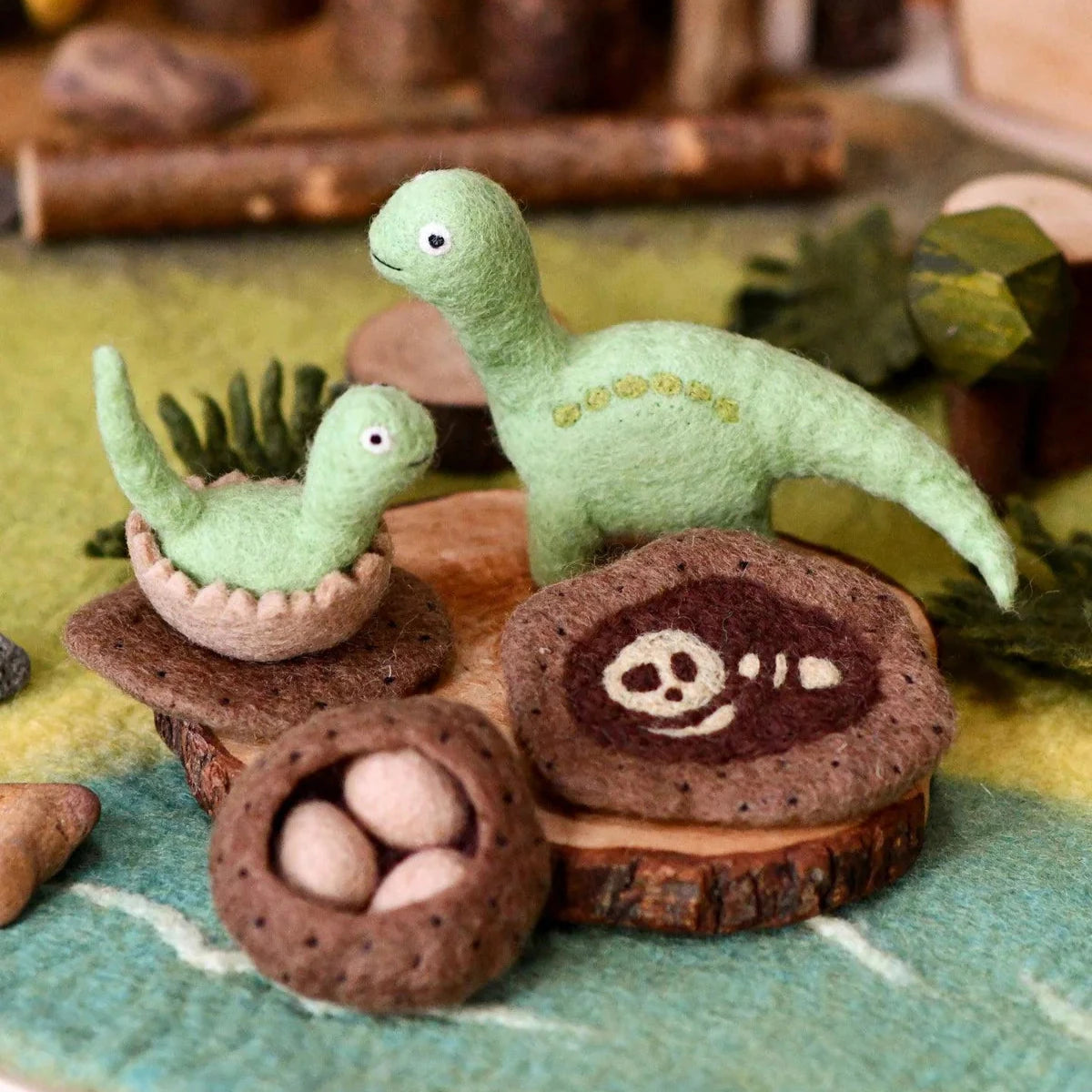 Tara Treasures Felt Life Stages of a Dinosaur - Brontosaurus