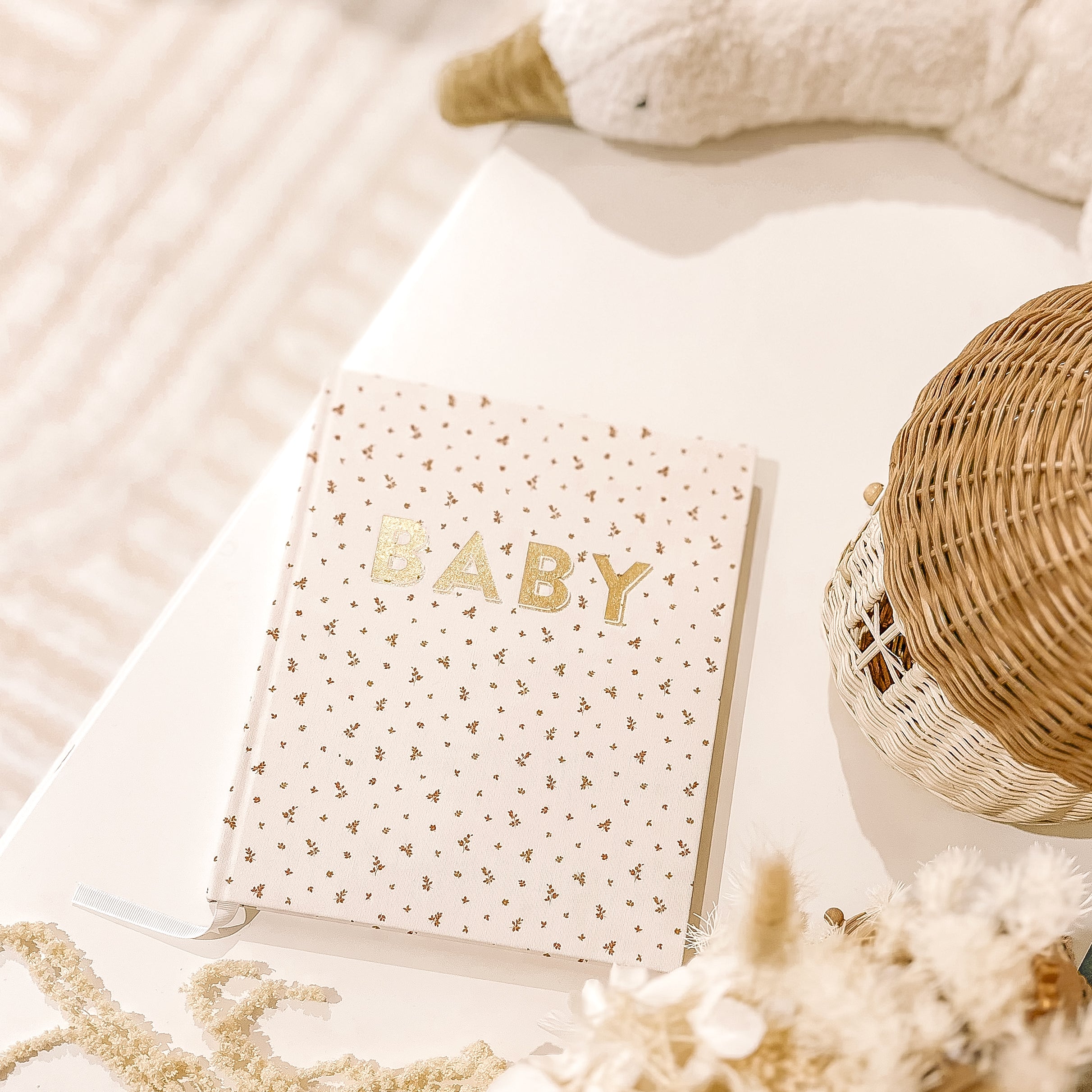 Fox & Fallow Baby Book - Broderie