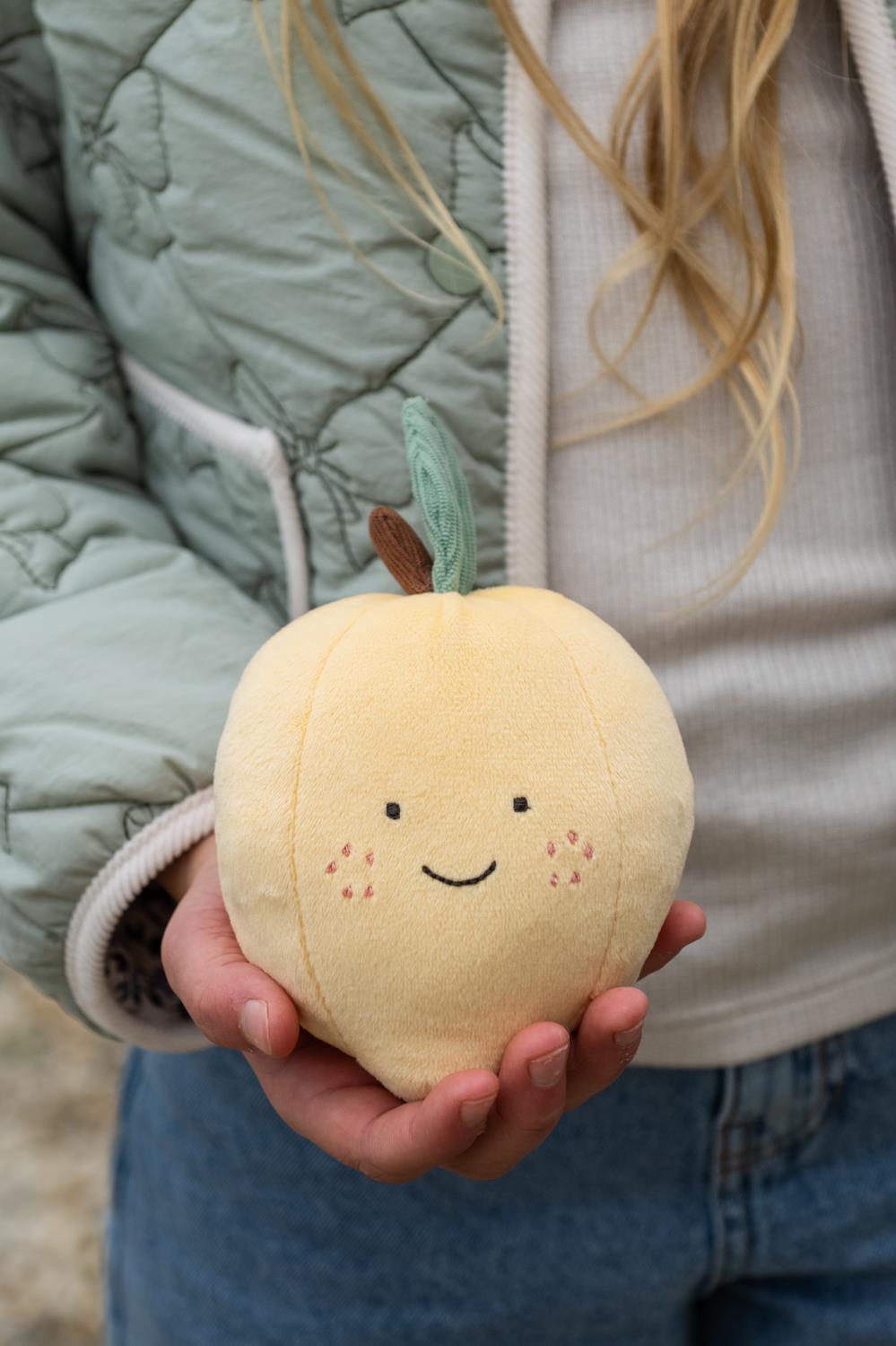 Lea Lemon - The Resilient Friend