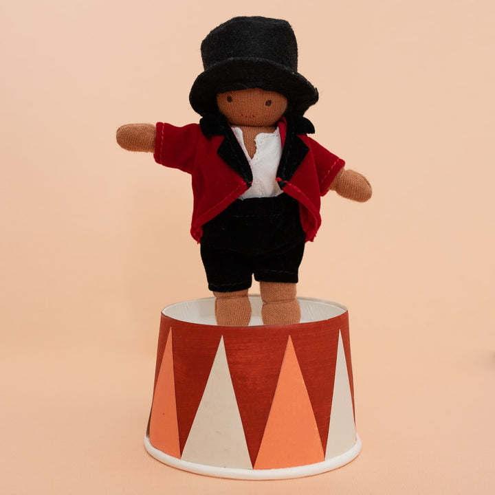 Olli Ella Holdie Rolando the Ringleader
