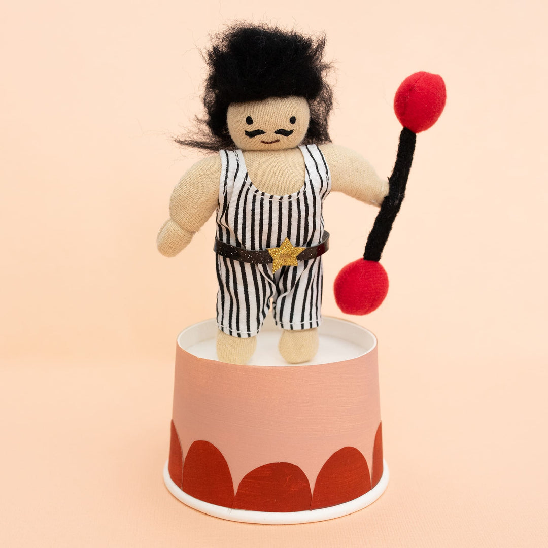 Olli Ella Holdie Samson the Strongman