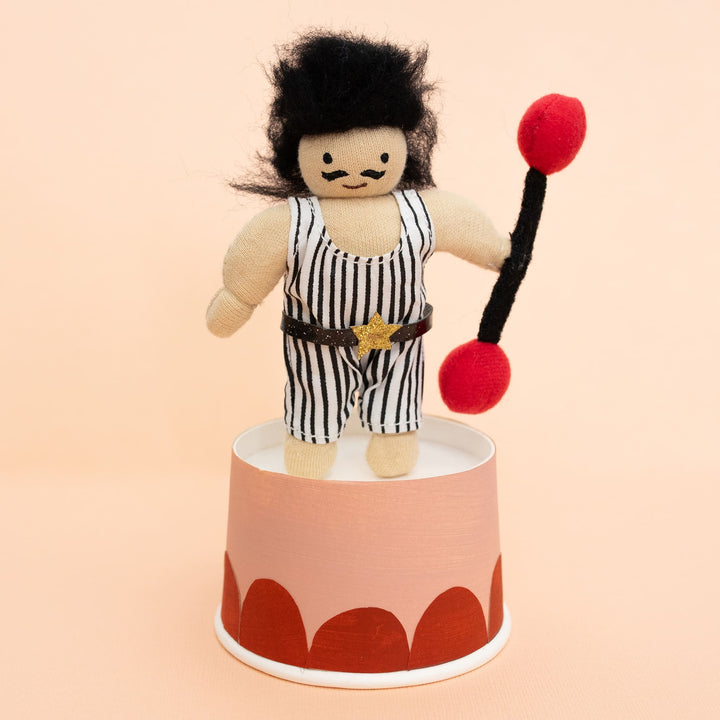 Olli Ella Holdie Samson the Strongman