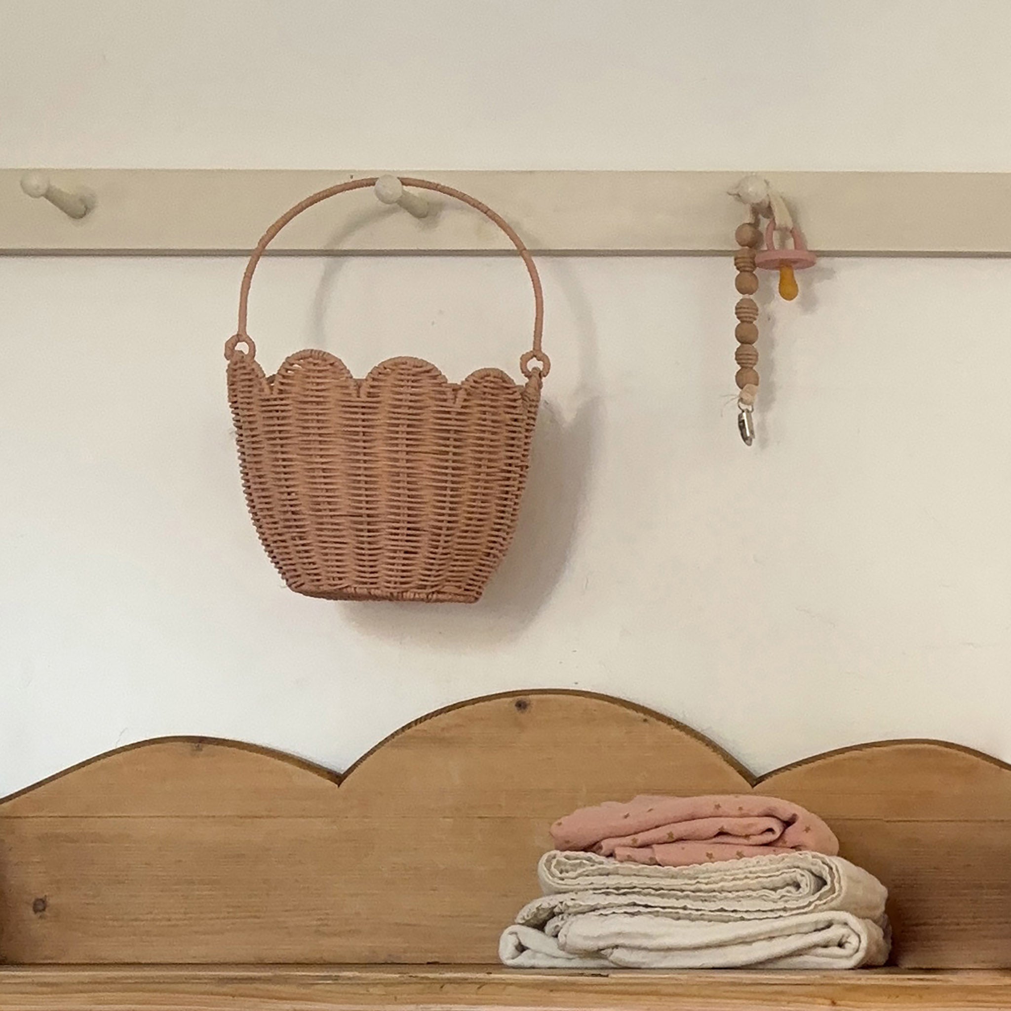 Rattan Tulip Carry Basket - Seashell Pink