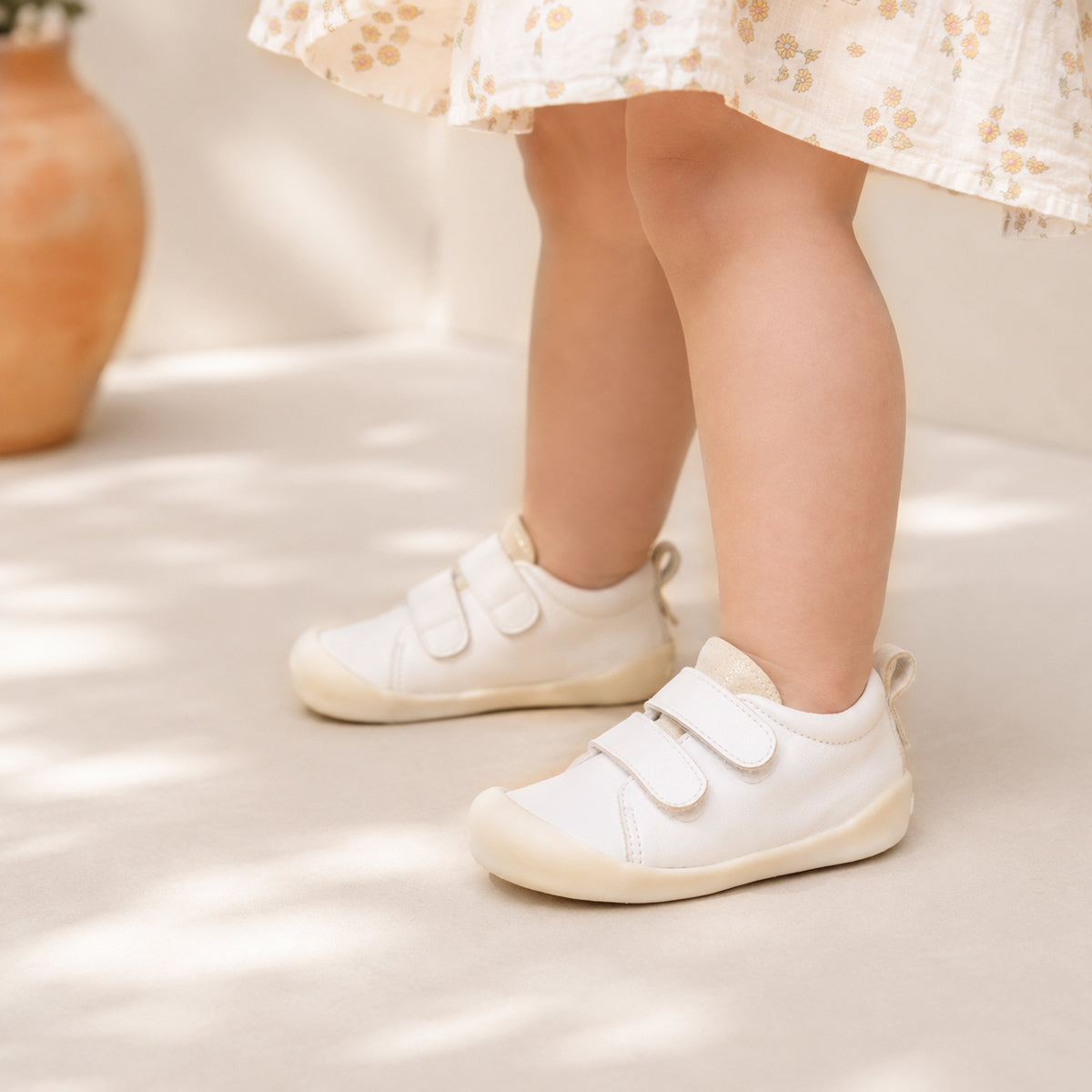 Toto White/Gold