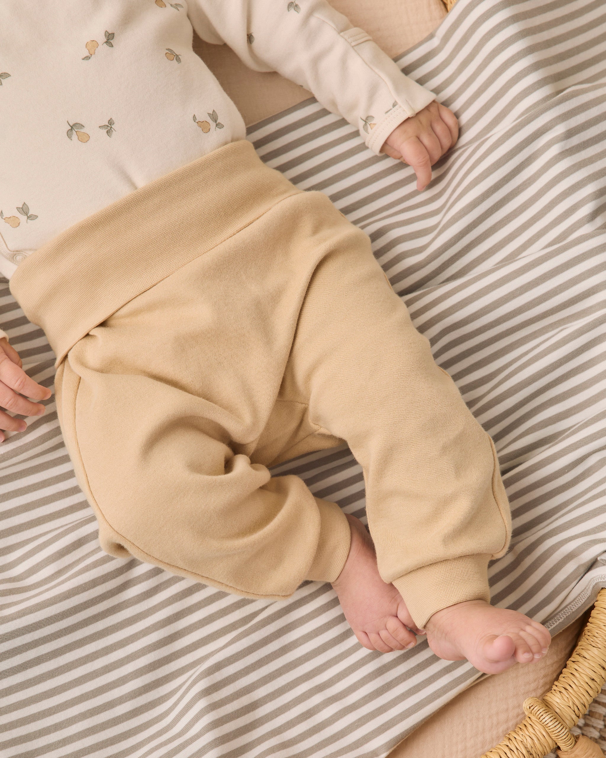 Side Snap Bodysuit + Pant Set Pears