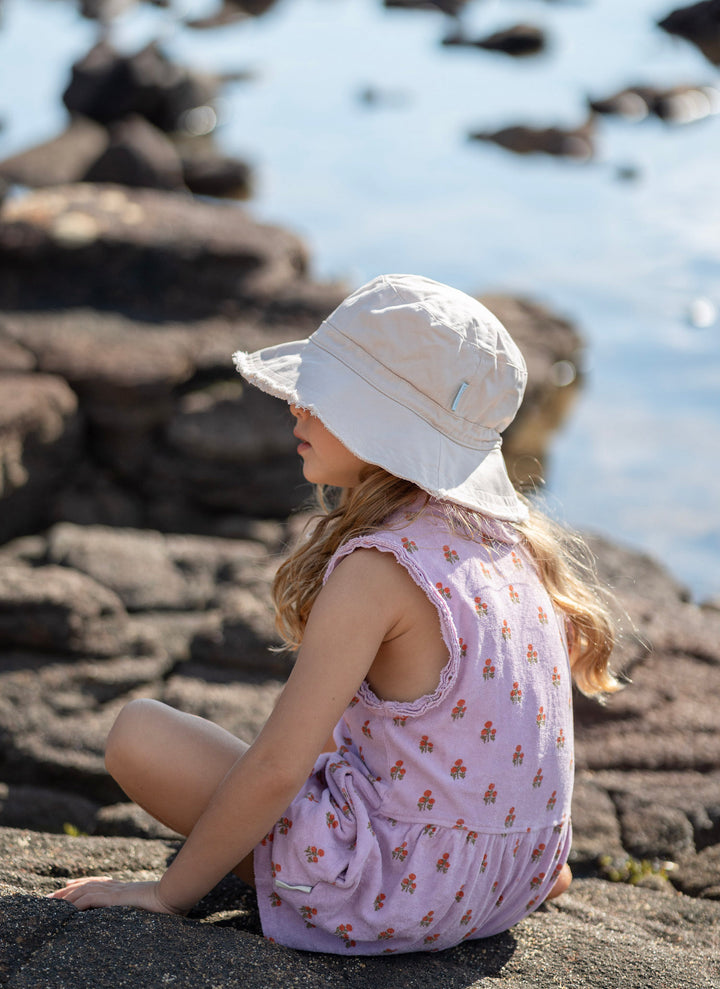 Acorn Vanilla Frayed Bucket Hat