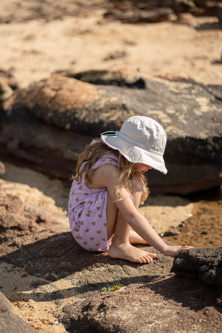 Acorn Vanilla Frayed Bucket Hat