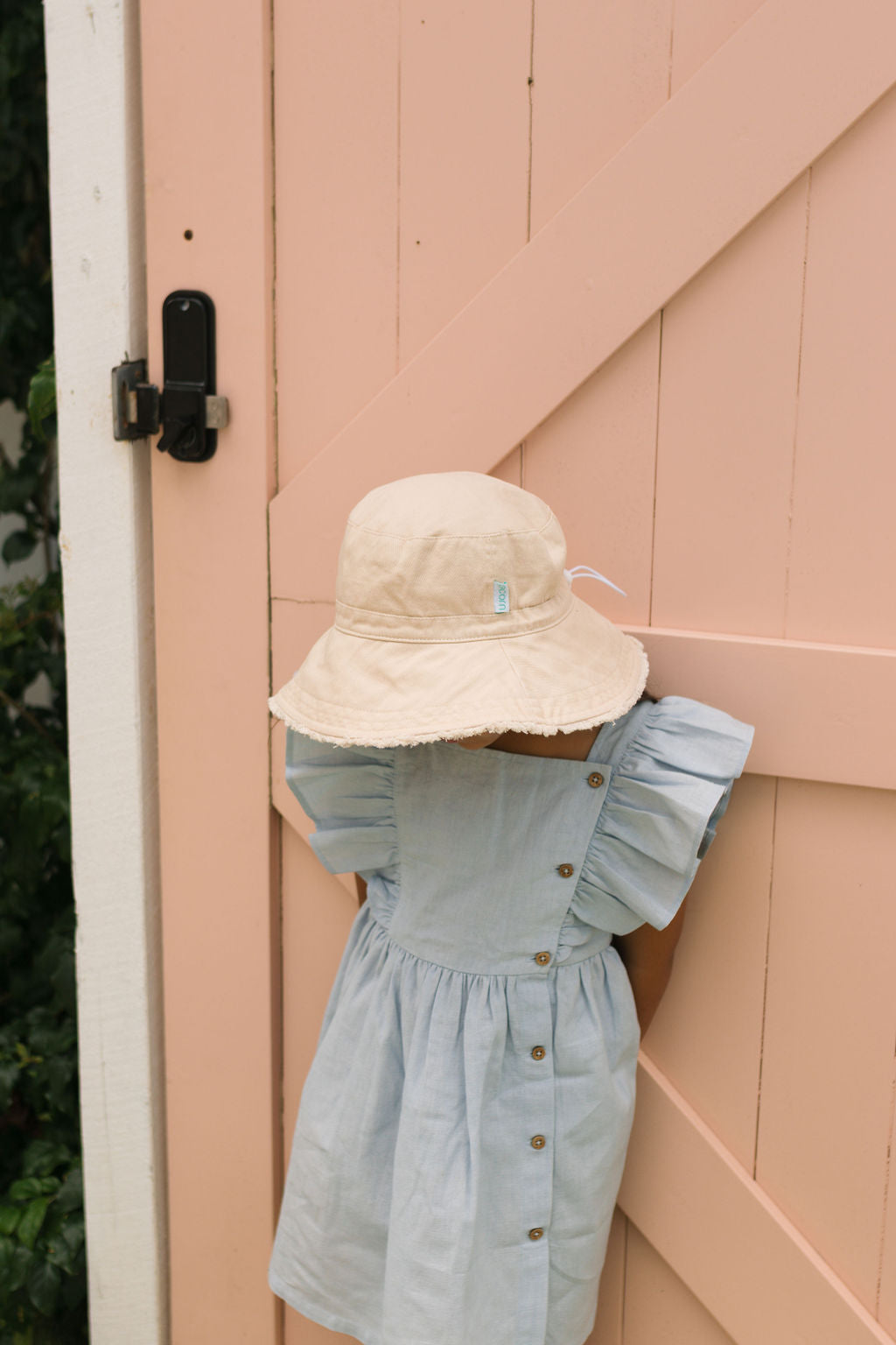 Acorn Vanilla Frayed Bucket Hat
