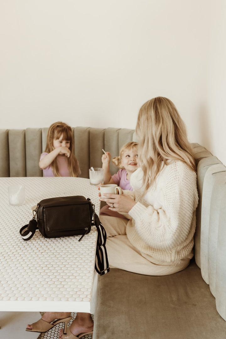 OiOi Playground Cross Body - Jet