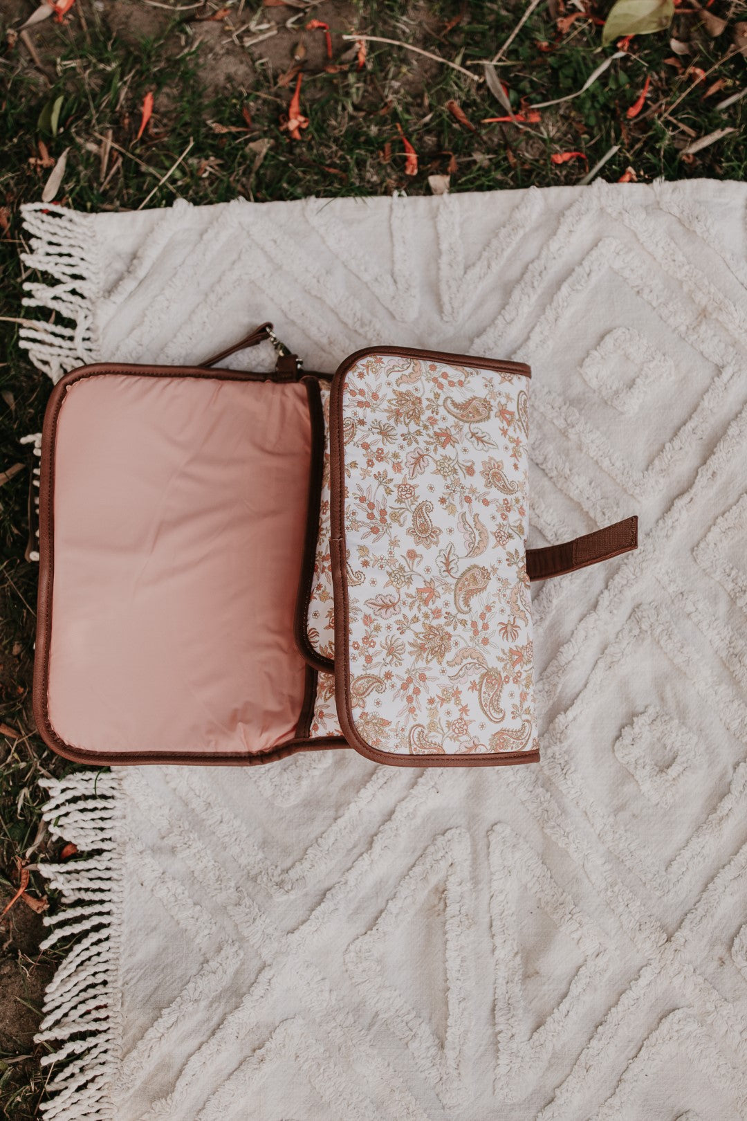 OiOi Change Clutch - Peach Paisley/Tan