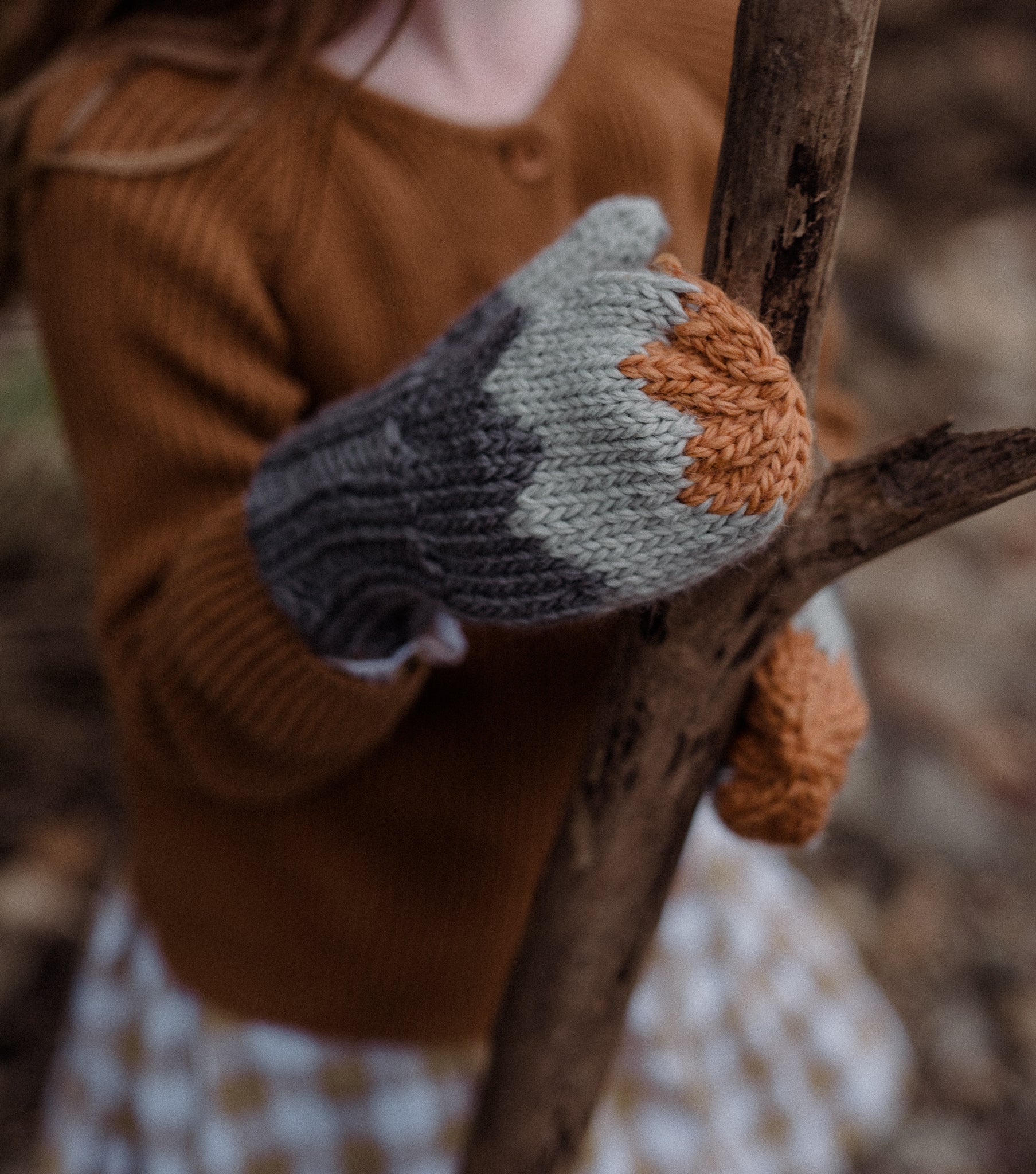 Zig Zag Mittens - Grey