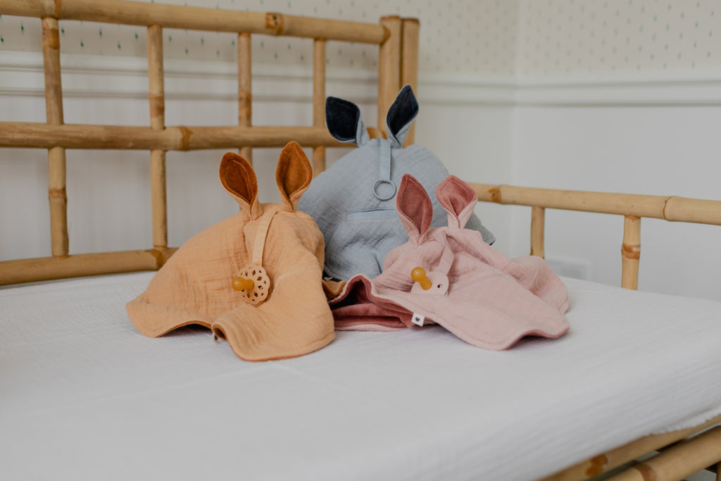 Kangaroo Cuddle Cloth - Blush