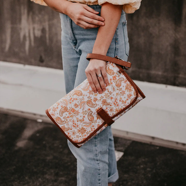 OiOi Change Clutch - Peach Paisley/Tan