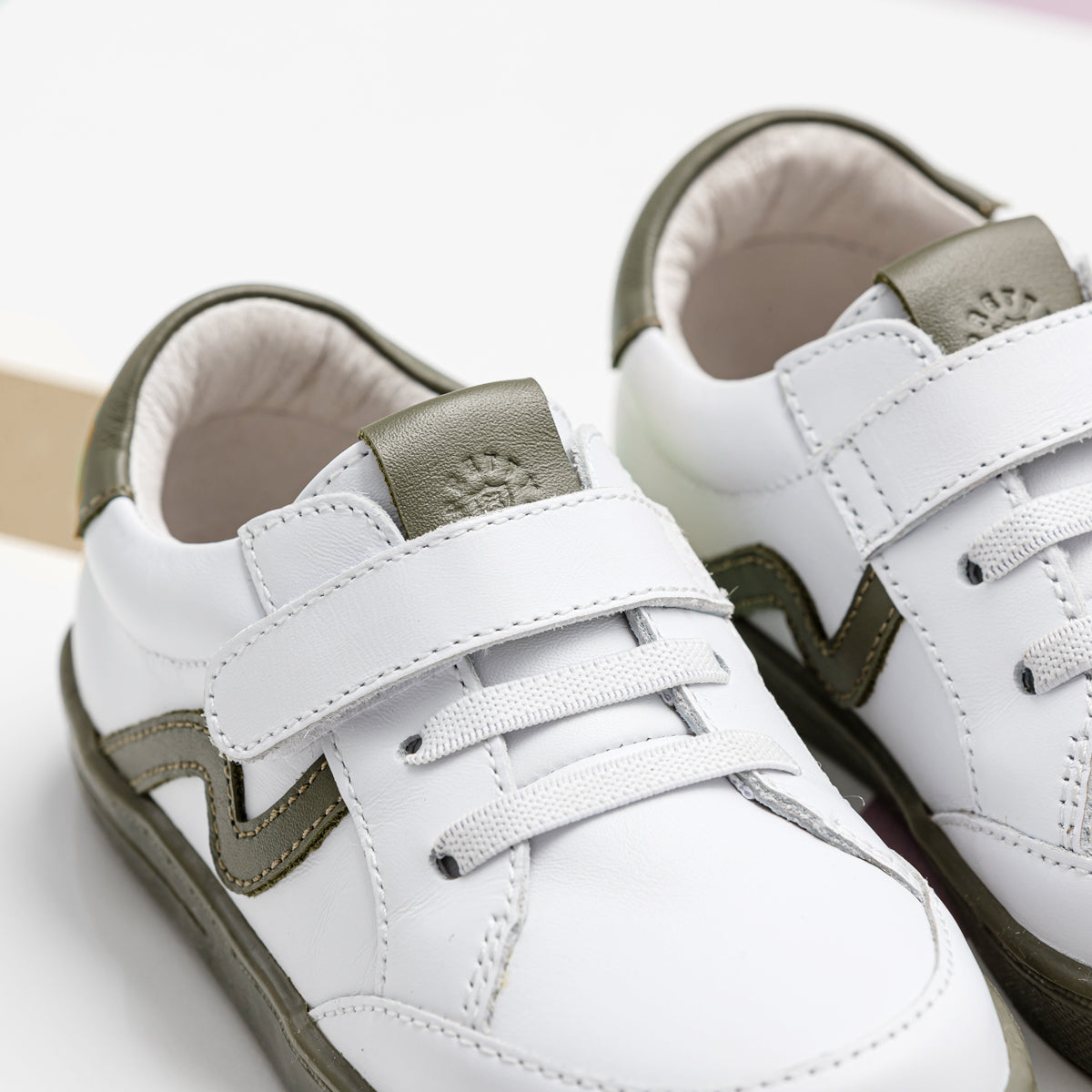 Pretty Brave XO Trainer - White/Khaki