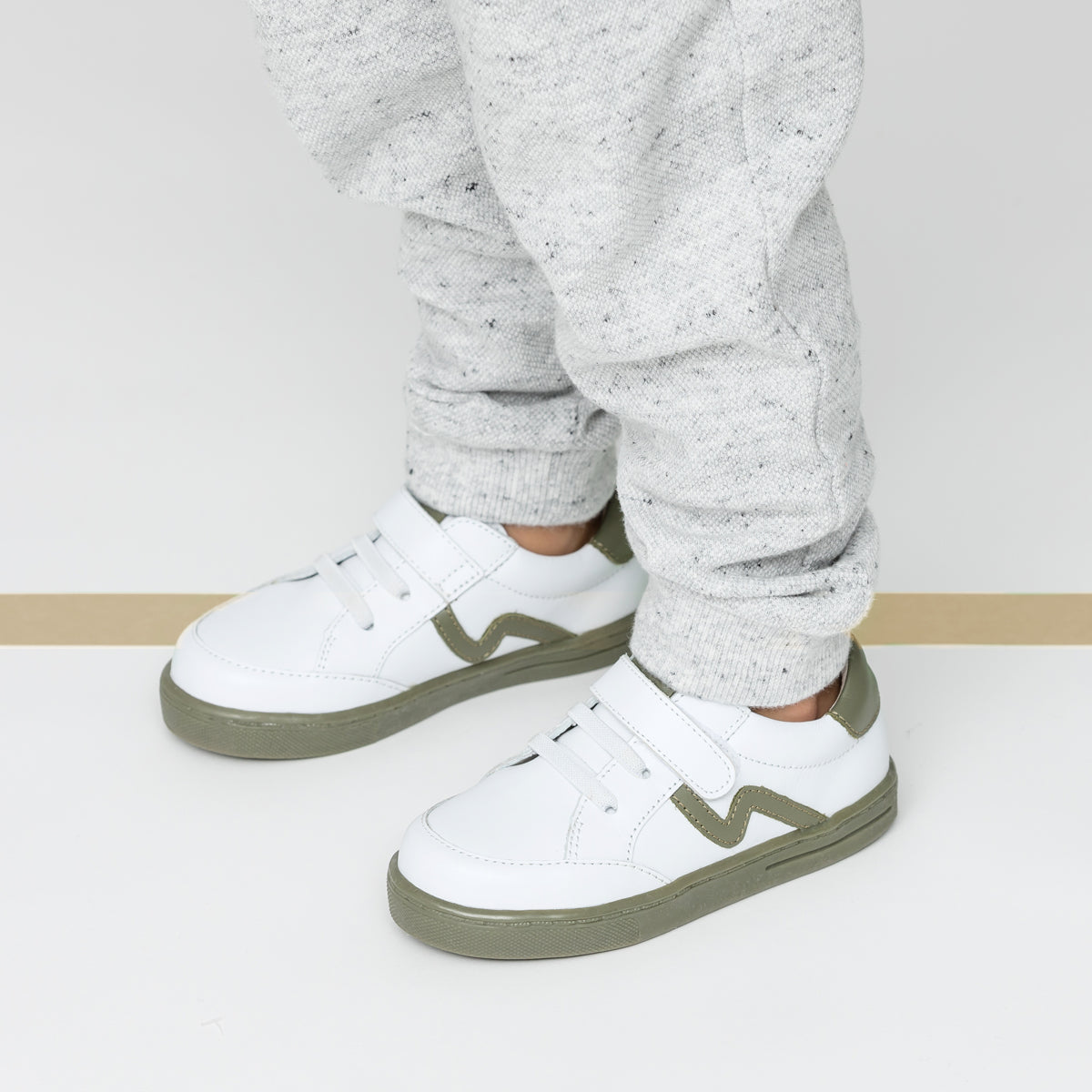Pretty Brave XO Trainer - White/Khaki