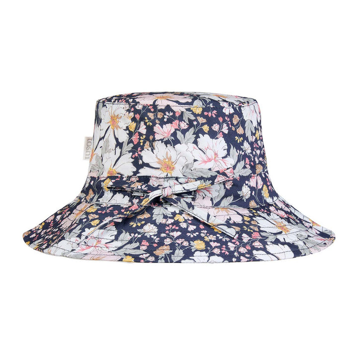 Toshi Sunhat Yasmin - Moonlight