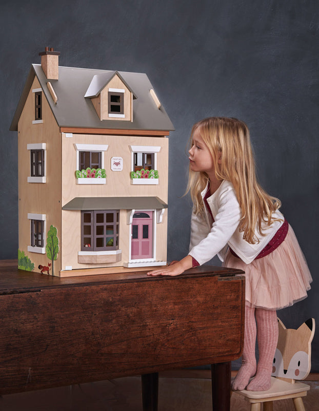 Foxtail Villa Doll House With Furniture