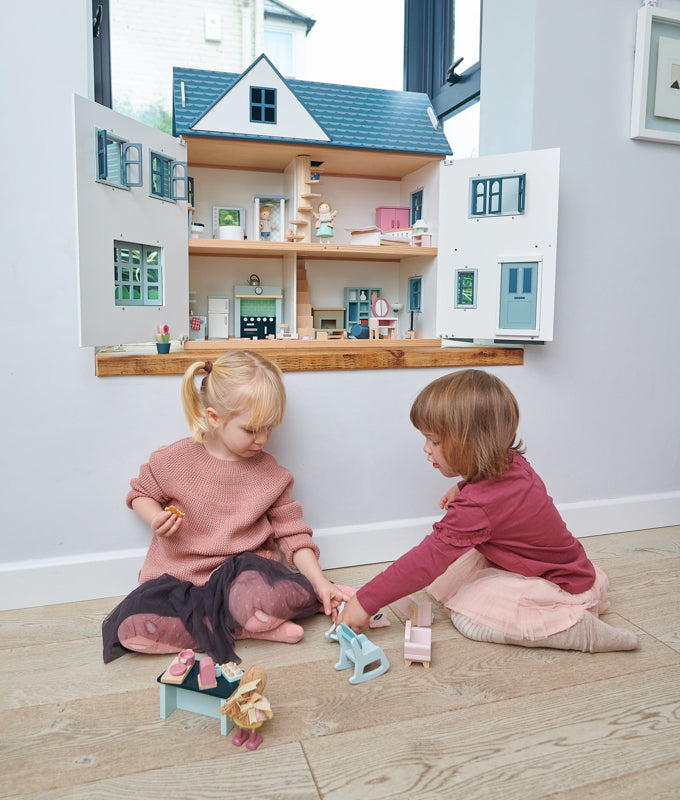 Dovetail Doll House